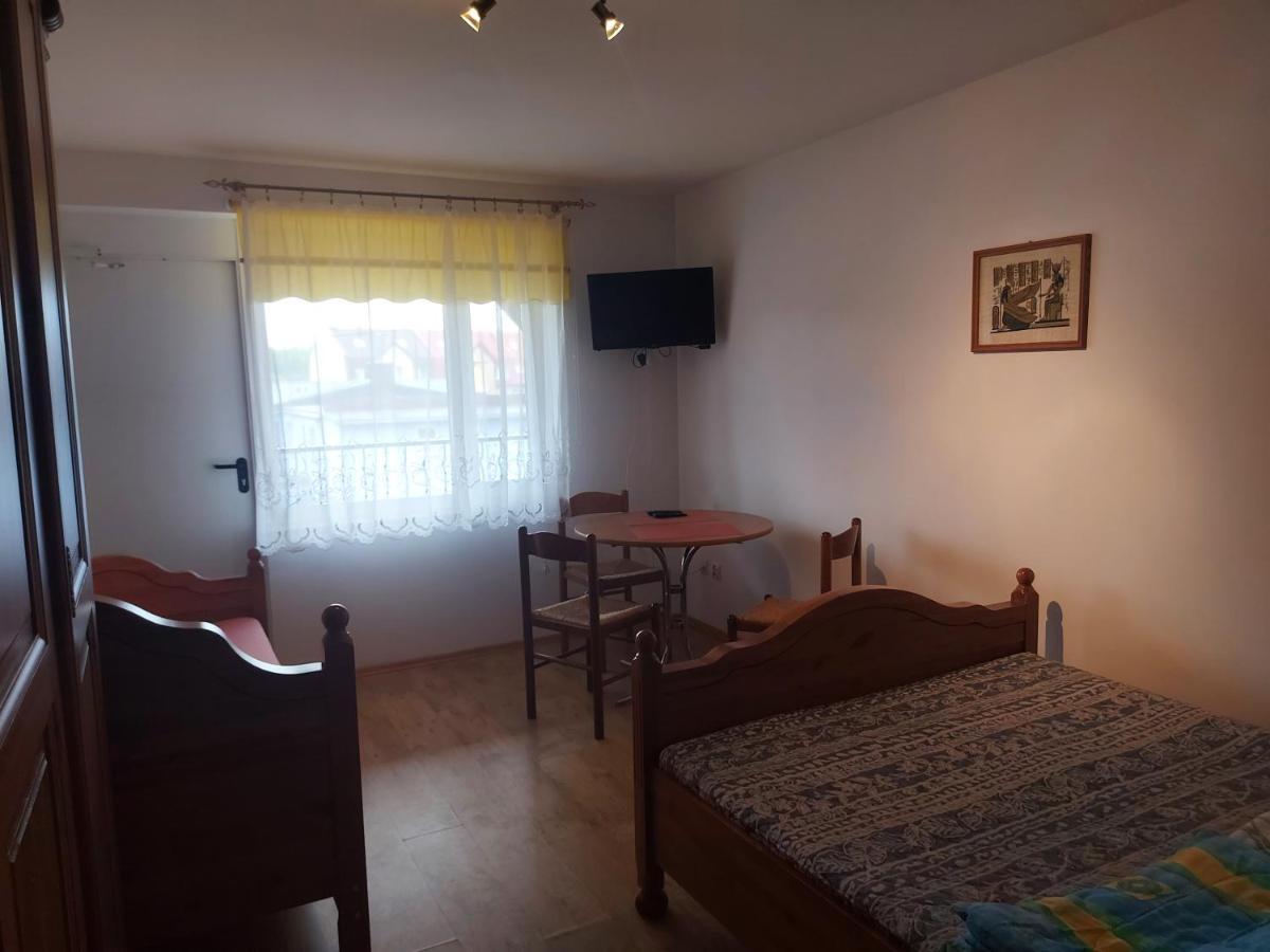 Pokoje Goscinne Tomasz Międzywodzie Exterior foto