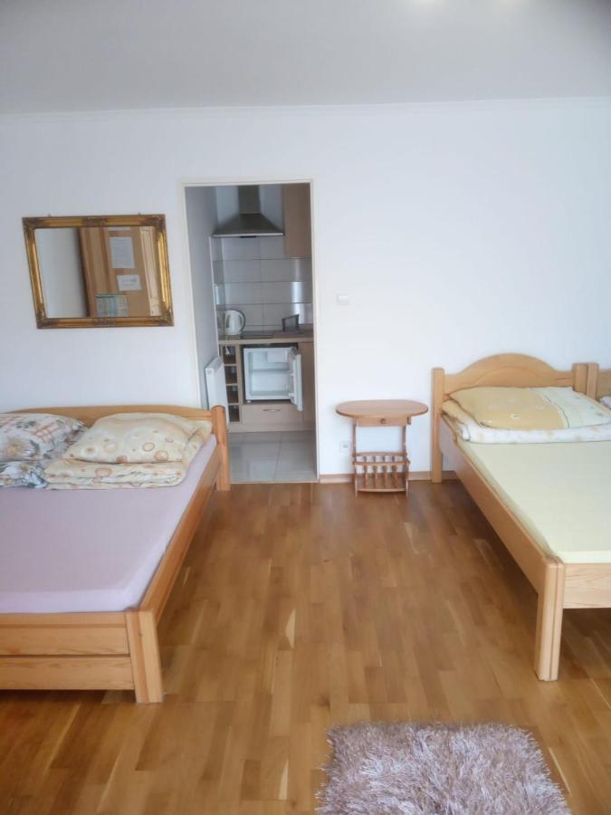 Pokoje Goscinne Tomasz Międzywodzie Exterior foto