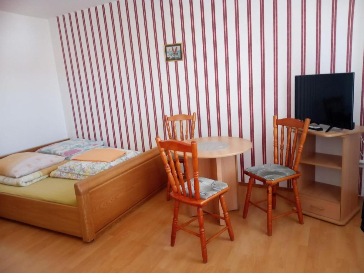 Pokoje Goscinne Tomasz Międzywodzie Exterior foto